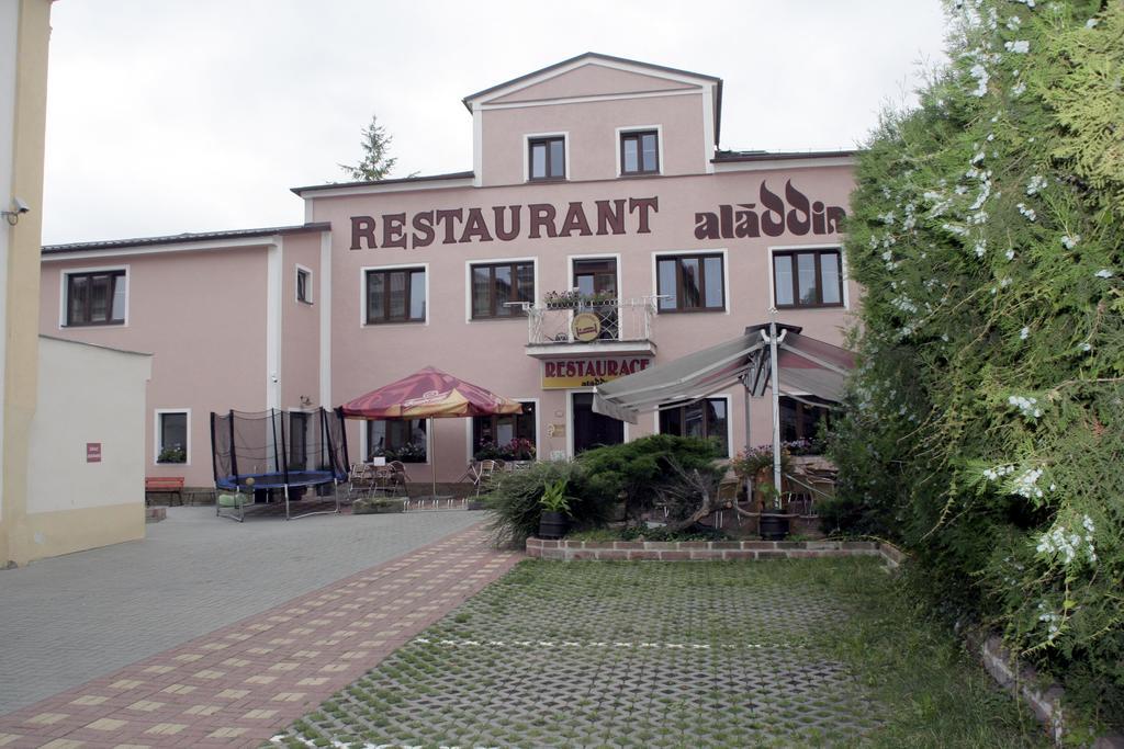Penzion Aladdin Теплице Экстерьер фото