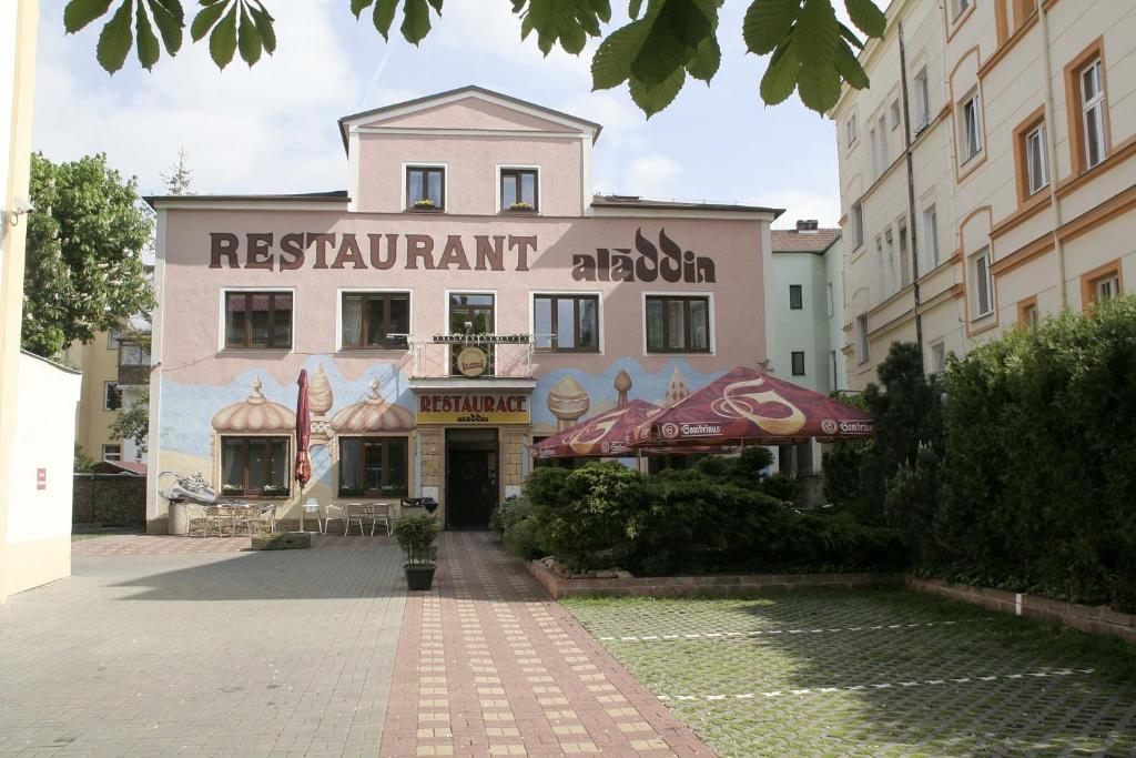Penzion Aladdin Теплице Экстерьер фото