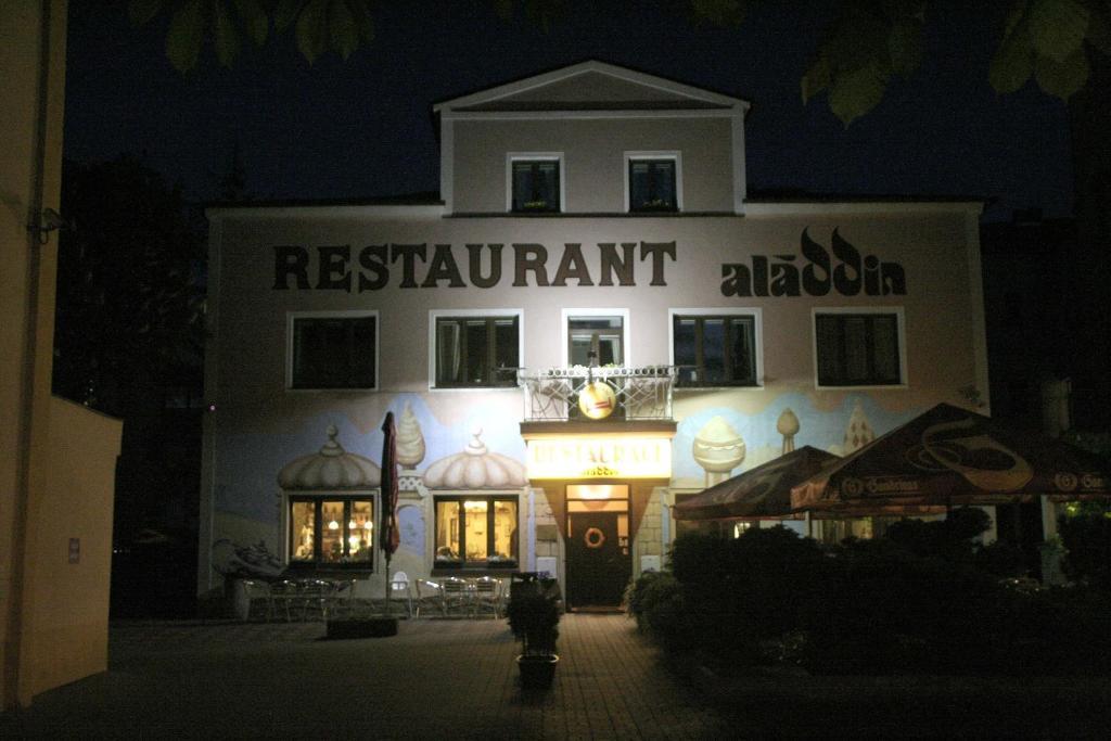 Penzion Aladdin Теплице Экстерьер фото